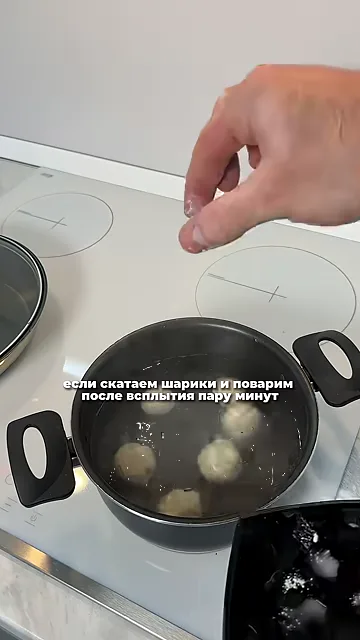 Шаг 4: Скатать шарики и сварить в кипятке