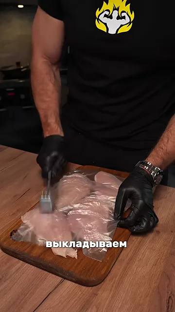 Куриные отбивные с ананасом и сырной шапкой