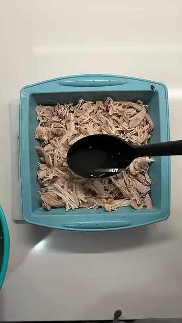Шаг 6: Выложить следующий слой из мяса и залить желатином