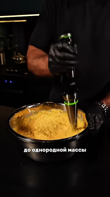 Шаг 5: Добавьте яйца и перемешать блендером до однородной массы