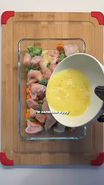 Шаг 2: специями смешиваю и Заливаю этим куру