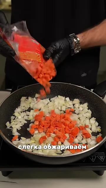 Куриные желудочки в овощном соусе