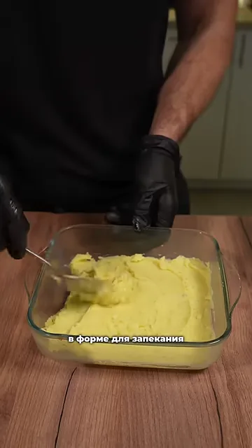 Шаг 5: добавляем яйцо в сваренный картофель