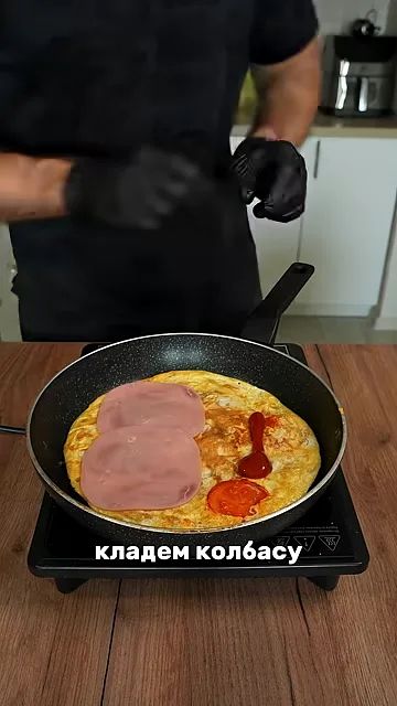 Шаг 2: Накрыть лавашом и перевернуть
