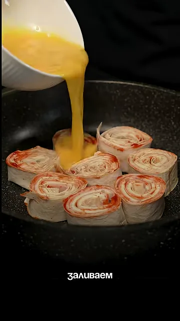 Ролл с яйцом и сыром