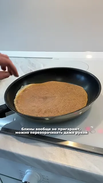 Шаг 4: Переворачивать блины можно до восьми штук