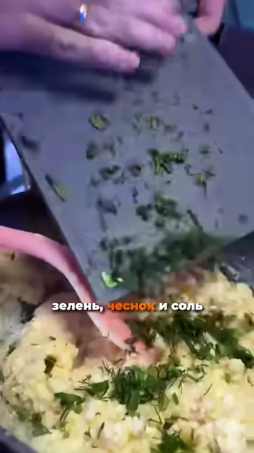 Шаг 4: полученный сыр плавим На медленном огне