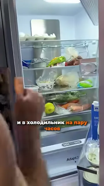 Шаг 6: выкладываем форму на плёнку и в холодильник на пару часов