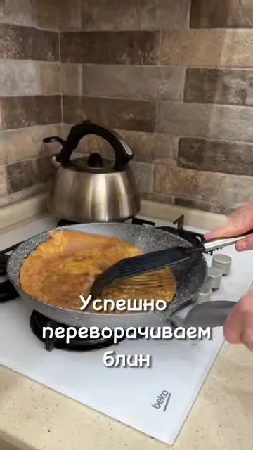 Шаг 6: Перевернуть блины и приготовить до готовности