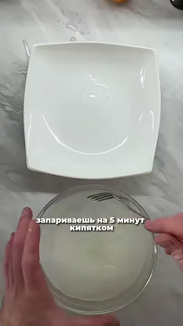 Фунчоза с коктейлем из морепродуктов и морковью