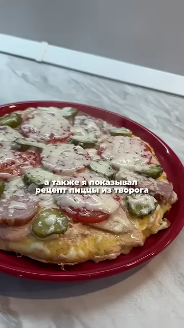 Шаг 2: Смешать фарш с творогом, сахарозаменитель, кокосовой стружкой и оливковым маслом