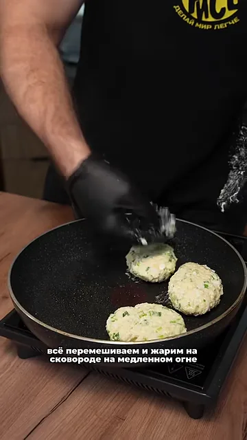 Пирожки с яйцом и луком