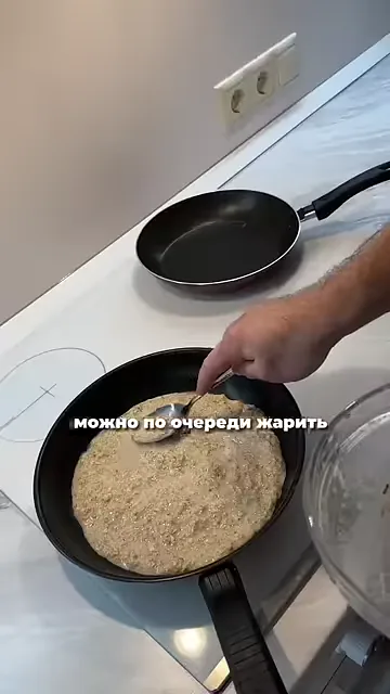 Шаг 2: Разбить яйцо и белок в отдельную ёмкость и смешать