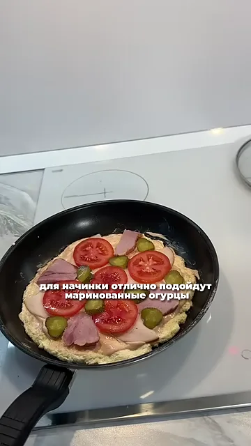 Шаг 4: Нарезать маринованные огурцы, помидоры, нежирную колбасу или мясо