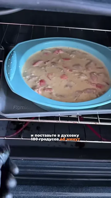Шаг 4: Добавьте помидор, сыр, соль и перец