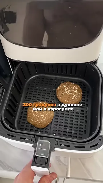 Шаг 4: Посыпать кунжутом и выпекать в духовке или айро гриле при 200° на 20 минут