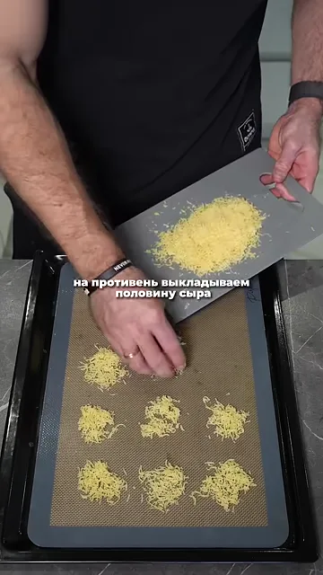 Шаг 2: Трём брокколи на мелкий тёрке