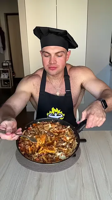 Шаг 4: сварить макароны и посыпать сыром