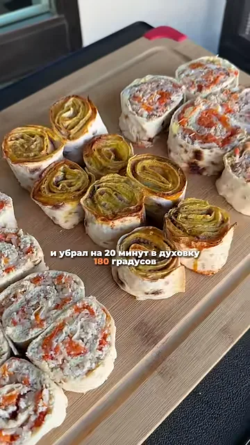 Шаг 5: Выпекаем рулет в духовке при 180° на 20 минут