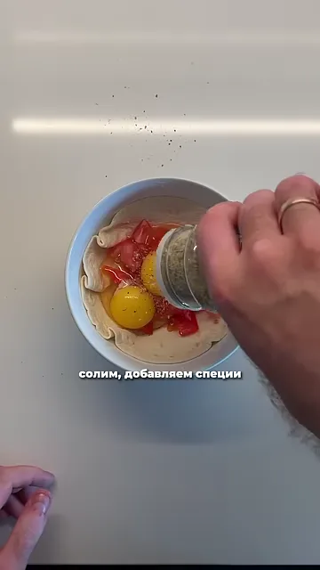 Шаг 5: Солить и добавить специи