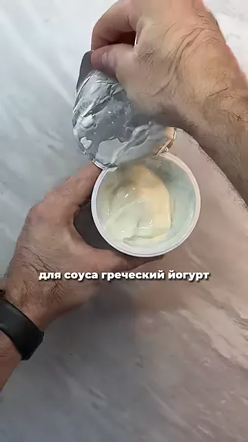 Шаг 3: Поместить блин на сковороду