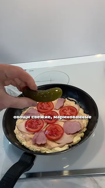 Шаг 5: Добавить начинку (колбаса, овощи)