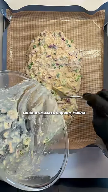 Шаг 4: Вылить смесь на антипригарный коврик