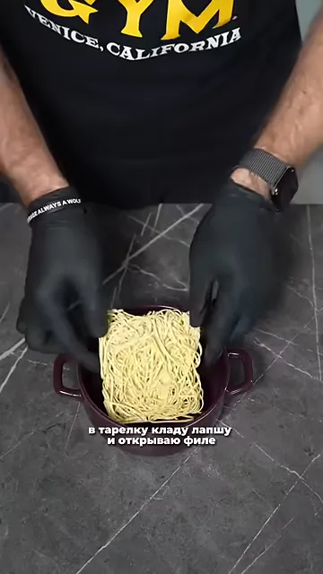 Лапша с консервированным куриным филе