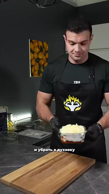 Шаг 6: посыпать лёгким сыром и убрать в духовку