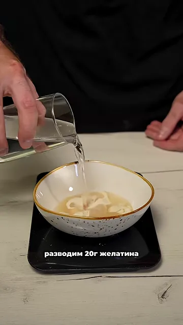 Танцующая клубничка