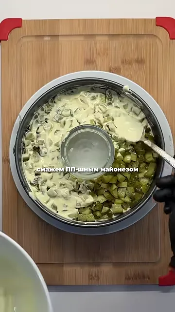 Шаг 6: Выложить маринованные огурцы