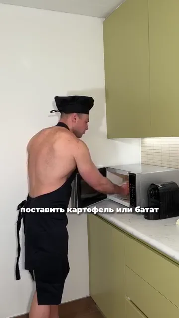 Шаг 3: Поставить картофель или батат в микроволновку и приготовить на 10 минут