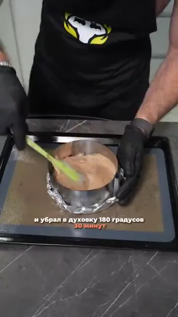 Шаг 6: Выпекать бисквит в духовке