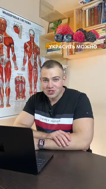 Шаг 3: собрать торт и украсить ягодами