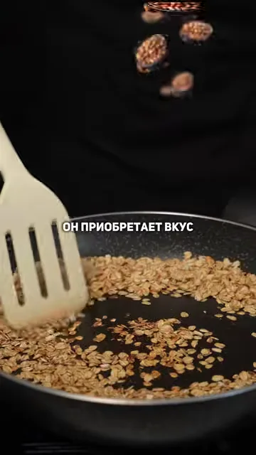 Белковая каша из жареного геркулеса с творогом и яйцами
